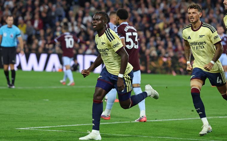Saka strikes as flawless Arsenal punish troubled Villa