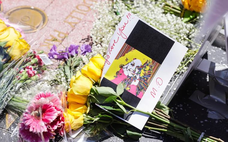 Flags lowered across US for country music legend Dolly Parton