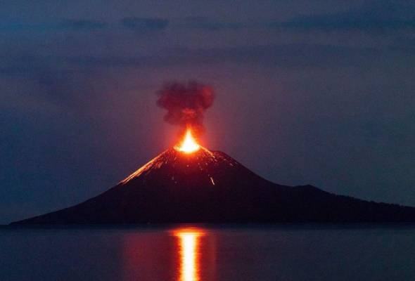 Indonesia keluarkan amaran bahaya debu gunung berapi terhadap kesihatan warga emas