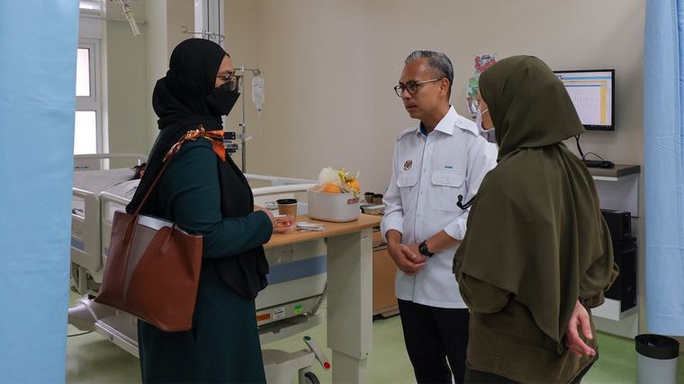 Fahmi ziarah peserta persembahan grafik manusia di Hospital Putrajaya