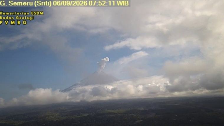 Gunung Semeru kembali meletus, kepulan abu cecah 1,000 meter