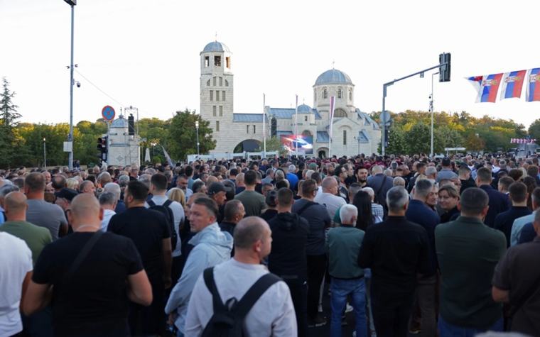 Thousands gather in Belgrade for funeral of convicted war criminal Mladic