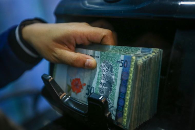 ‘Sweet spot’ economy gives ringgit a lift at open after BNM rate hold