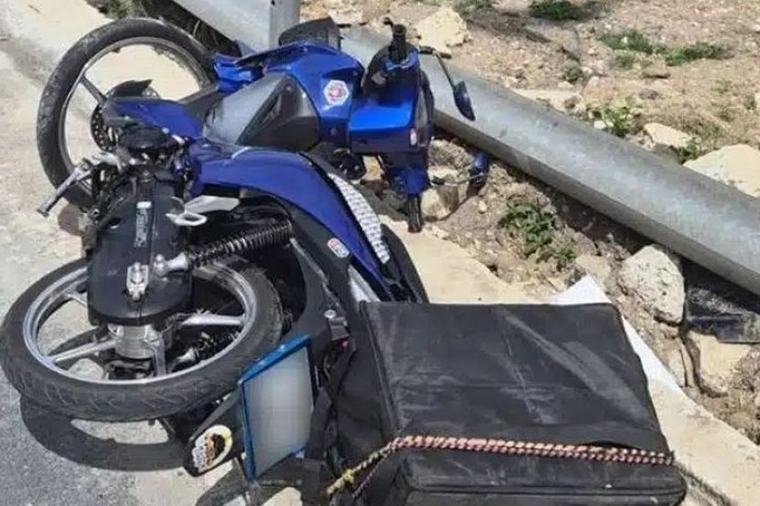 Pelajar universiti maut ketika kerja âpart timeâ sebagai penghantar makanan, motosikal terbabas langgar paip tepi jalan