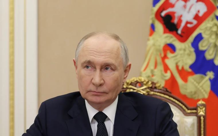 Putin holds Ukraine talks with US envoys