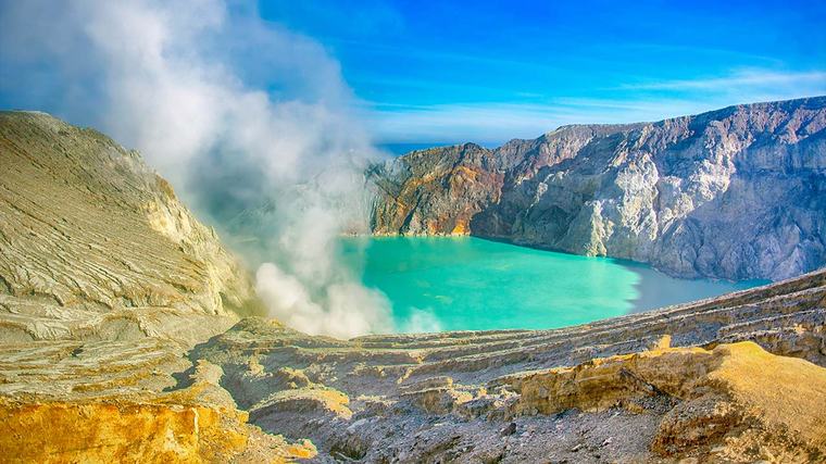 Indonesia tutup sementara tapak pelancongan gunung berapi "Api Biru" akibat kebakaran hutan