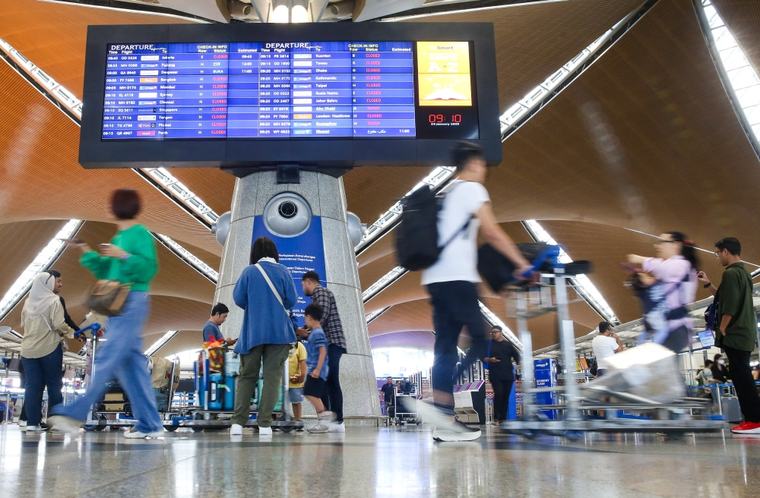 KLIA sets up resting areas for Jakarta‑bound passengers after Anak Krakatau ash forces airport shutdown