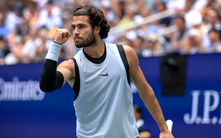Defending champion Alcaraz powers into US Open quarter-finals