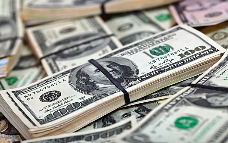 Dollar gets little lift from boost in Fed hike expectations