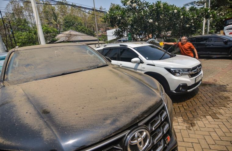 Anak Krakatoa remains highly active despite sharp fall in seismic activity, Indonesian authorities warn