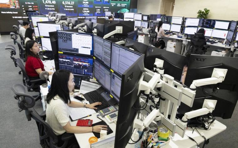 Asian markets tumble as US-Iran fighting lifts oil and bond yields