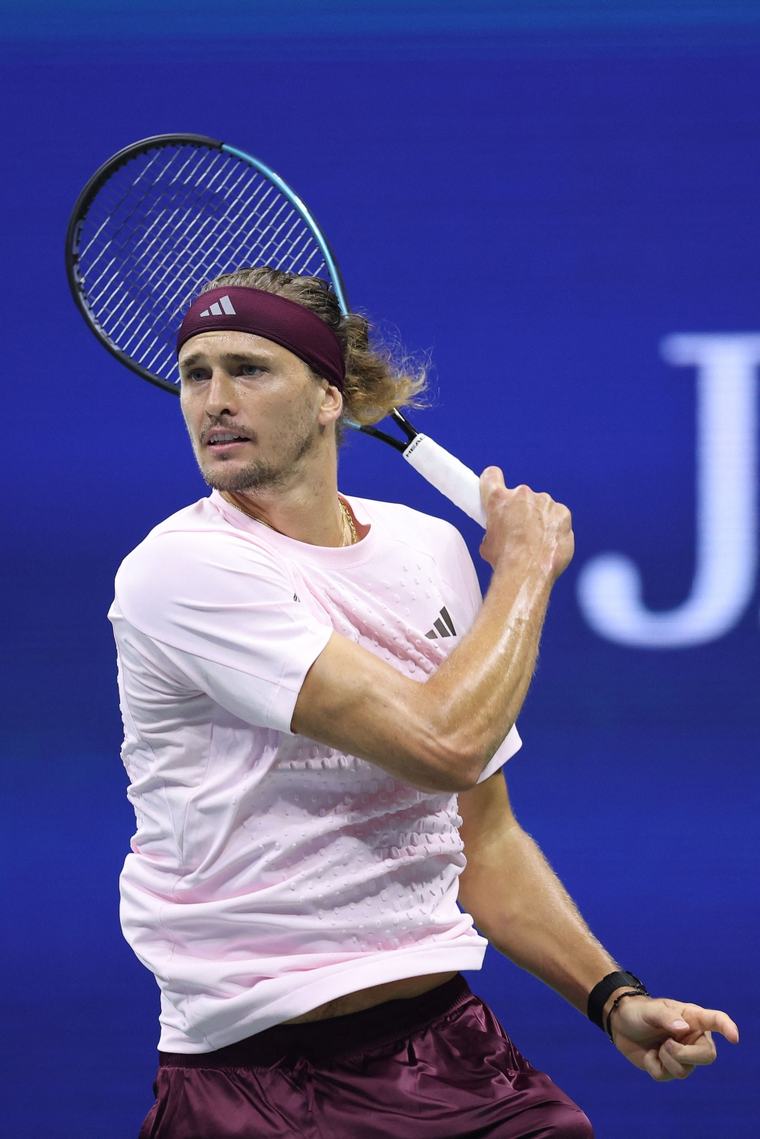 US Open top seed Zverev finally makes it easy on himself with dominant Tabilo win
