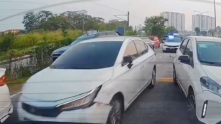 Lari pemeriksaan polis, wanita warga asing ditahan