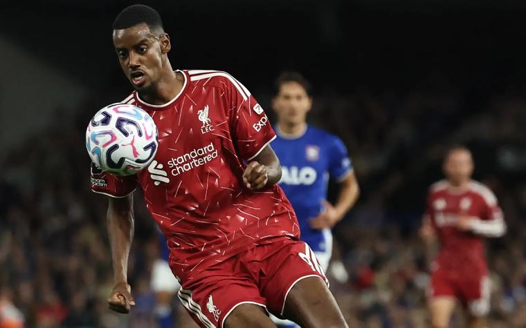 Isak fires Liverpool to first win under Iraola at Ipswich