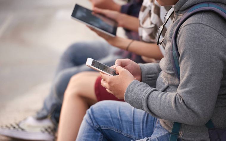 Australians could opt out of social media algorithms under new law