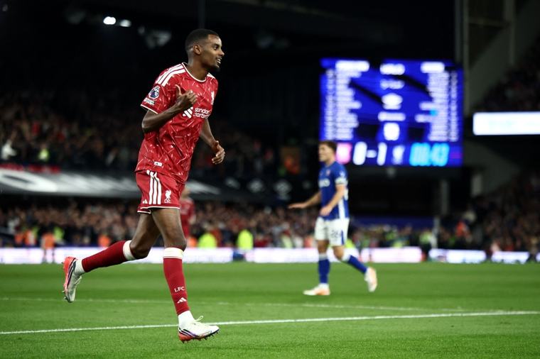Isak strikes twice as Liverpool get Iraola off the mark
