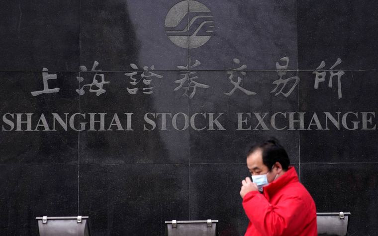 China’s stocks inch higher as tech shares rise