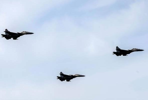 Lintas hormat enam Sukhoi antara tarikan Hari Kebangsaan di Melaka
