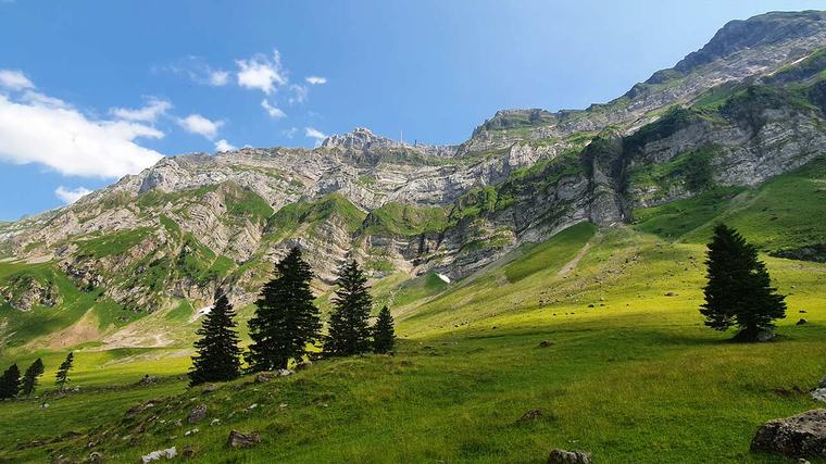 Risiko runtuhan batu besar paksa penutupan di Gunung Santis Switzerland