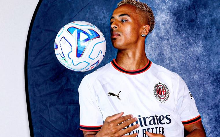 AC Milan sign Hutchinson on loan from Nottingham Forest