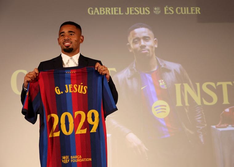Barcelona sign Gabriel Jesus for €10m after Alvarez move falls through